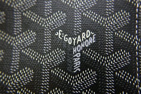 goyard wallet logo font